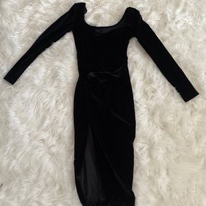 Women’s dress with a slit on the side.  Only worn once. Still in good condition.